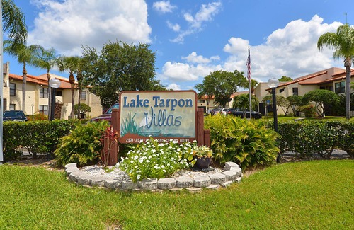 Palm Harbor Condo | 'Paradise' Lake Tarpon water front Condo with 19' Boat