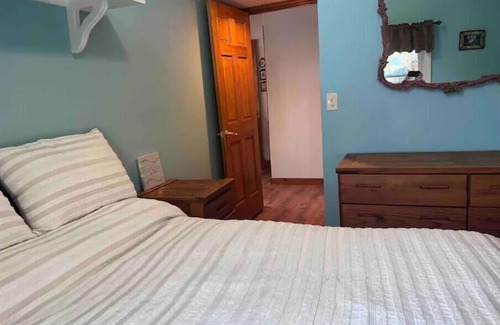 Andover Cottage | Paradise Lakefront Cottage on Cranberry Lake