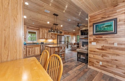 Phelps Cabin | Paradise McPartlin's Resort Cabin 4
