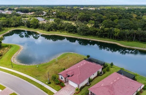 Gran Paradiso House | PARADISE MEETS PRIVACY WITH AMAZING WATER VIEW & HEATED POOL