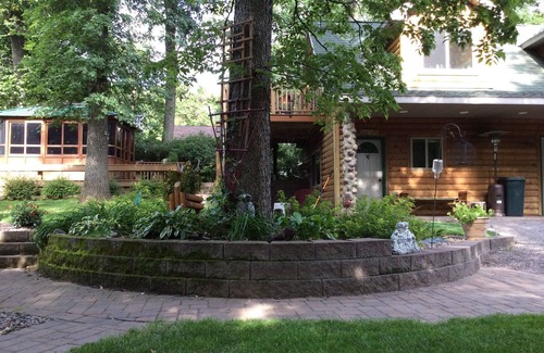 Atwater Cabin | Paradise on Diamond, includes hot tub, guest house & game room