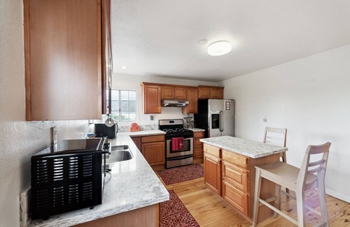 Lake Elsinore House | Paradise On Earth (3-Bedroom Home) with Pool - Pets Allowed by RedAwning