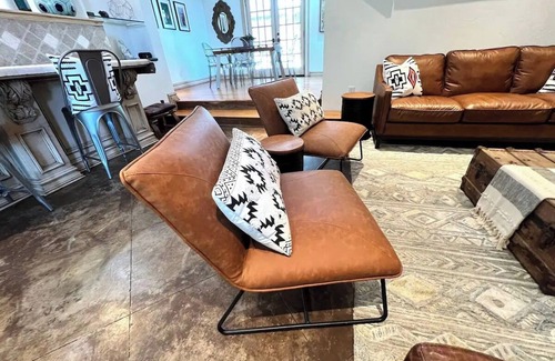 Central Oklahoma City House | Paradise on Penn with Pool & Hot Tub Near Downtown