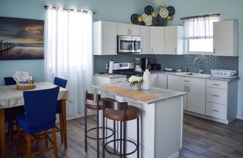 Marsh Harbour Apartment | Paradise Pines Villa: Parrot. (with back up generator)