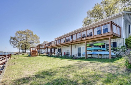 Mount Holly House | Paradise point- beach front/dock/kayak/fishing