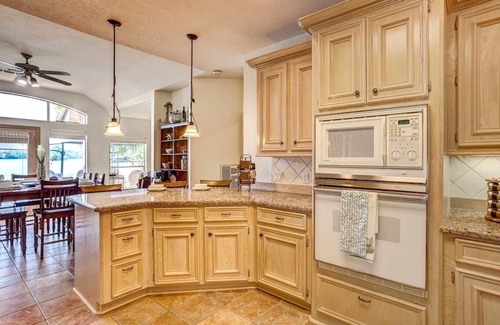Willis House | Paradise Point - Lake Front Villa w/Infinity Pool!