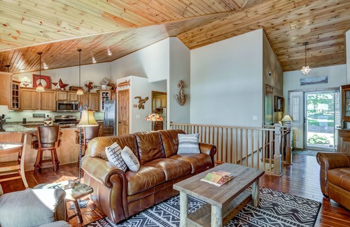 Holcombe Cabin | Paradise Point on Lake Holcombe!