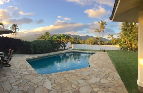 Portlock House | PARADISE PROMISED! Spacious 6 bedroom home. Minimum Stay