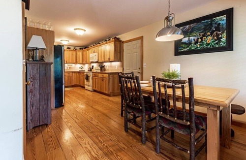 Paradise House | Paradise Retreat | ORV Trails & Autumn Views