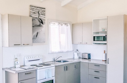 Augusta House | Paradise View - Centre of town with amazing views!