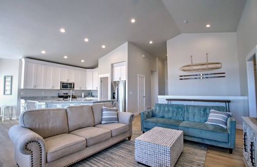 Sweetwater House | Paradise View - Pool & Hot Tub Access through Ideal Beach!