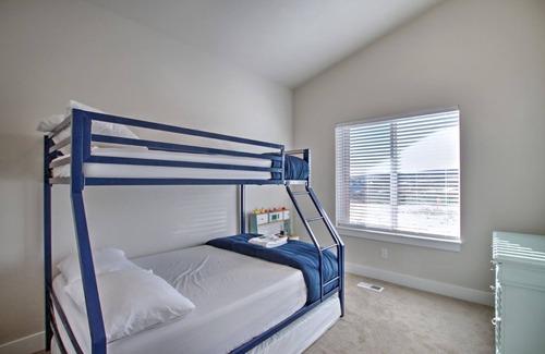 Sweetwater House | Paradise View - Pool & Hot Tub Access through Ideal Beach!