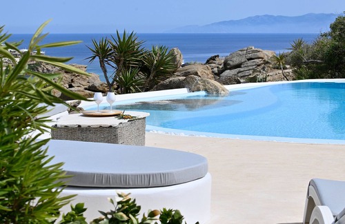 Platis Gialos Villa | Paraga Scorpios Villa 2 7mins walk to beach by Calypso Sunset Villas