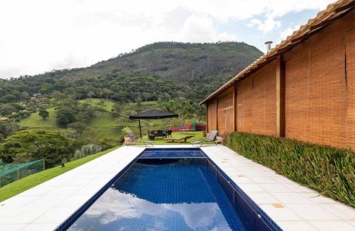 Petropolis Villa | Paraiso em Secretario com Wi-Fi e campo futebol