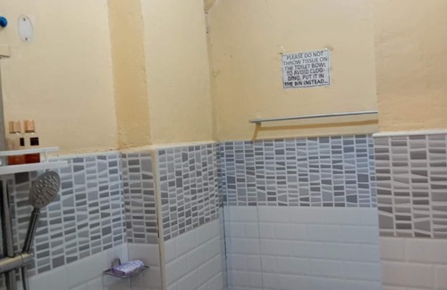 Marikina House | Parayno's Transient Room in Marikina with free NETFLIX/Centrally Located Place