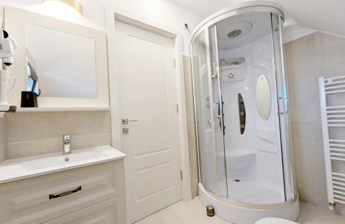 Moinesti Hotel | PARC PINI RESORT