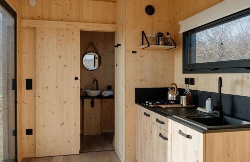 Le Barroux Ski Chalet | Parcel Tiny House Barroux, entouré par les lamas près du Mont Ventoux