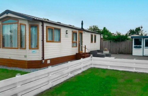 Petten Ski Chalet | Parel op 5 Minuten Afstand van het Strand en op 5 Sterren Camping de Watersnip