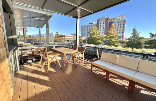 Wilmington Historic District Boat Rental | Paris at The Cove - in Port City Marina, Wilmington NC