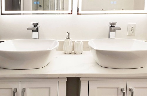 Paris House | Paris Downtown - Modern Luxury Semi-Detached with Ample Backyard
