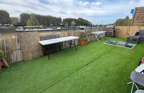 L'Ile-Saint-Denis Boat Rental | Parisian paradise