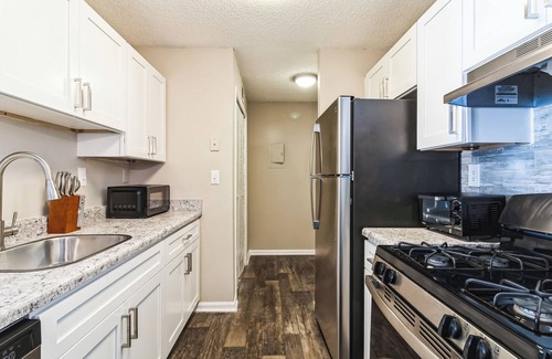 Ellenwood Apartment | Park at London G8 I Spacious 2 Bed 2 Bath