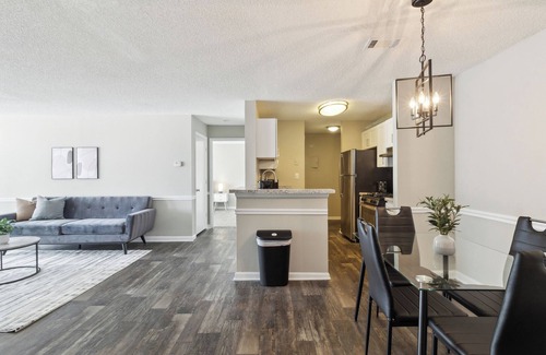 Ellenwood Apartment | Park at London G8 I Spacious 2 Bed 2 Bath