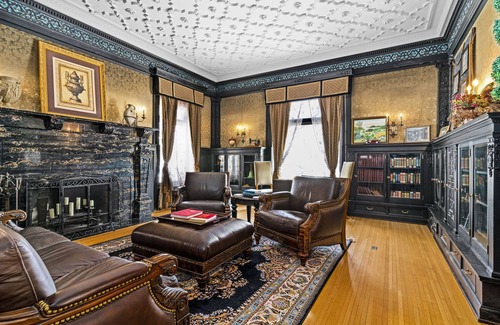 Congdon Park House | Park Avenue Suite w/Jacuzzi & Fireplace