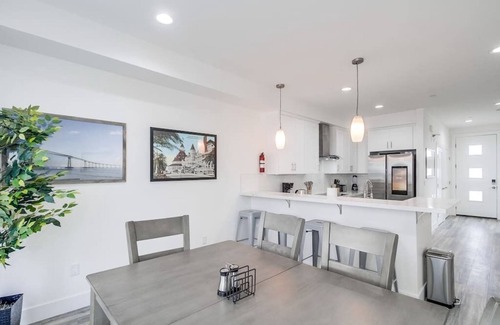 University Heights Apartment | Park Blvd 301 | Modern | Urban Oasis | SPA