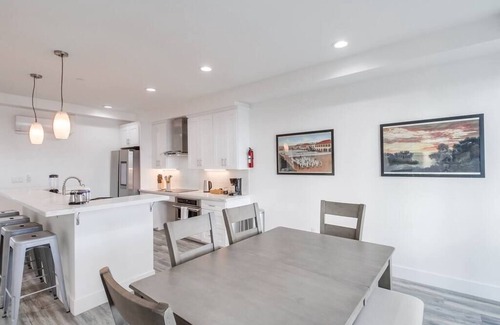 University Heights Apartment | Park Blvd 302 | Newly Built | Spa | Central