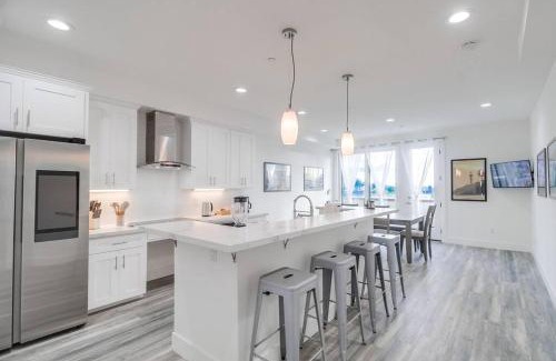 University Heights Apartment | Park Blvd Paradise 302 - ADA compliant with a Spa