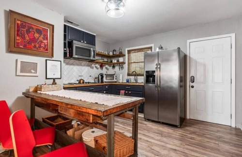 North Charleston Apartment | Park Circle Centrally Located Apt - Walk to Riverfront!