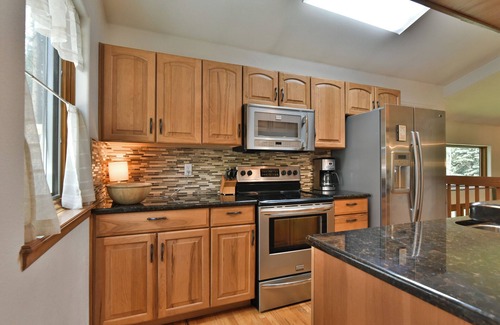 Park Forest Estates House | Park Forest Deer Trail Townhome: Hot Tub, On Shuttle Route