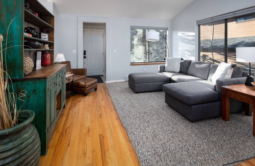 Park Forest Estates House | Park Forest Elk Den Townhome: Hot Tub, Dog Friendly, On Shuttle Route