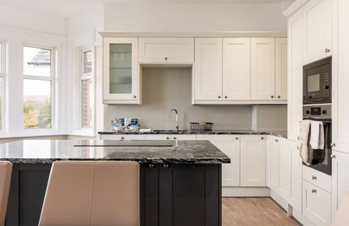 Poole Apartment | Park Lake View - Poole Park Lake Views