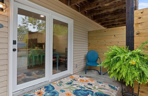 Richmond Apartment | Park Place #4 - Stylish Apartment Located Across From Park