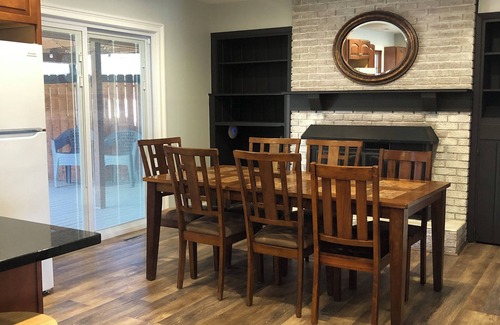 Hutchinson House | Park Place, a spacious 5-bedroom house with WiFi, AC in lovely Hutchinson