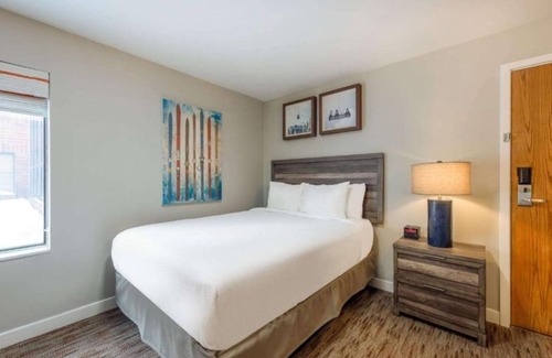 North Park City Hotel | Park Plaza Resort with Pool. Your Next Space