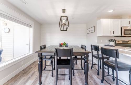 Chelan Condo | Park Pointe A201 - Community Pool/Hot tub