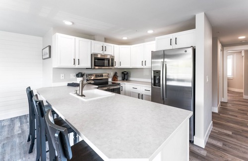 Chelan Condo | Park Pointe A201 - Community Pool/Hot tub