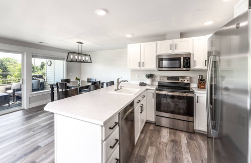 Chelan Condo | Park Pointe A201 - Community Pool/Hot tub