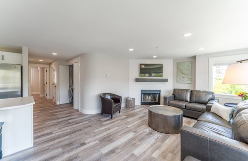 Chelan Condo | Park Pointe A201 - Community Pool/Hot tub