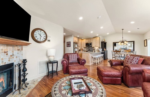 Chelan Condo | Park Pointe A302 - Community Pool/Hot tub!