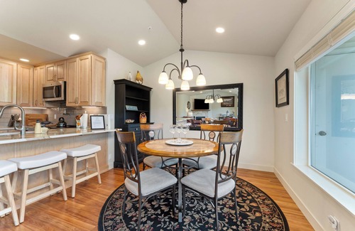 Chelan Condo | Park Pointe A302 - Community Pool/Hot tub!