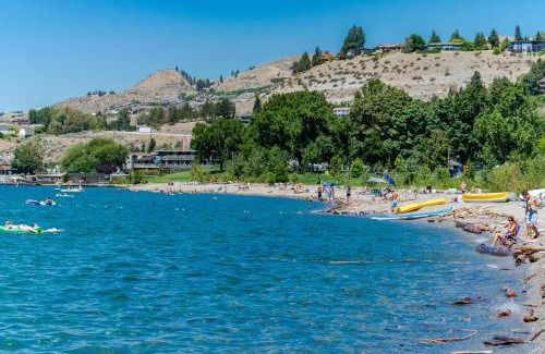 Chelan Apartment | Park Pointe: Splendor on the Sun Deck (C202)