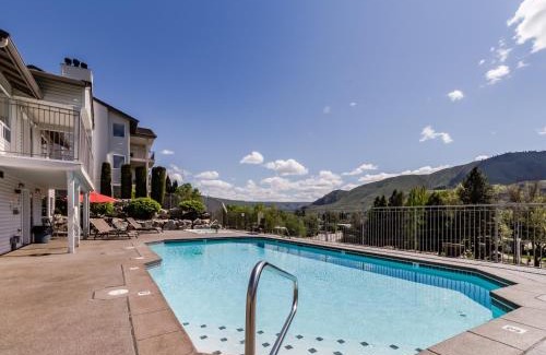 Chelan Apartment | Park Pointe: Splendor on the Sun Deck (C202)