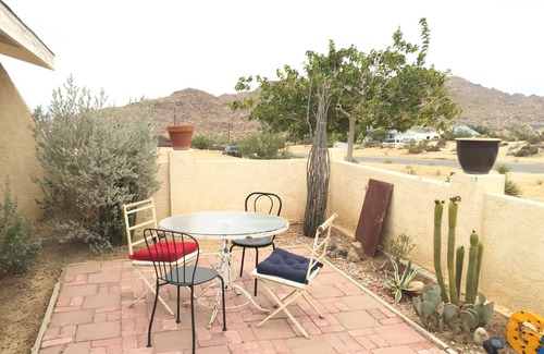 Joshua Tree House | Park Sendero, A 2 Bed Room 2 Bath Custom Spacious Home Min Away From The Village