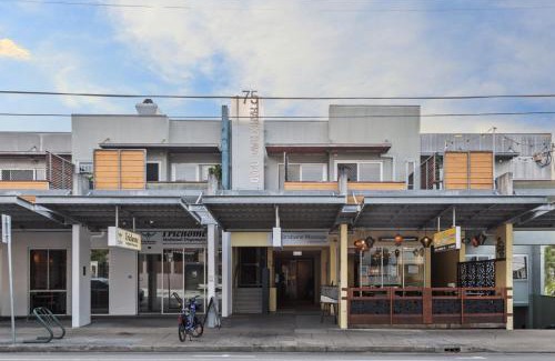 West End Apartment | Park the car & Explore Brisbane by Custom Bnb Hosting