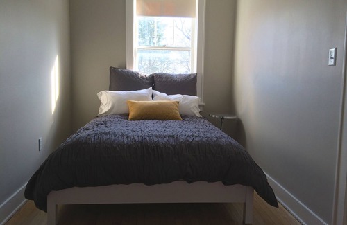 Hudson Apartment | Park View Apartment In the Heart of Hudson