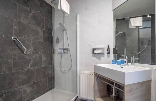 Zeegse Hotel | Park-view Escape Near Cultural Hotspots in Cozy Rooms - 4 Units